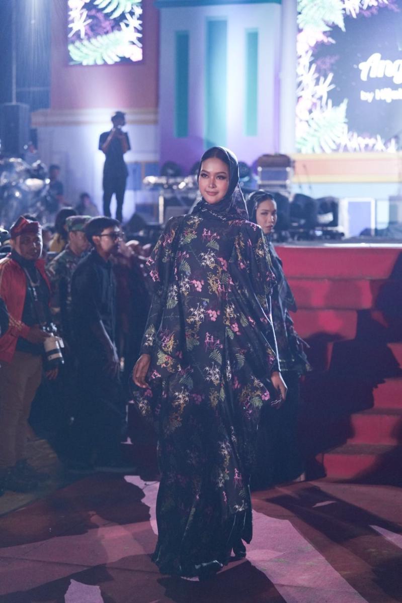 Koleksi Eksklusif Anggrek Sorume dari Mandjha Hijab (dok. Panggung Pameran HUT ke-59 SULTRA)