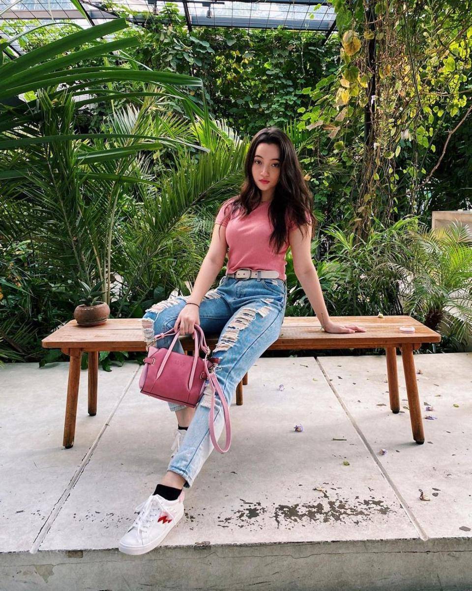 OOTD pakai long pants ala Megan Domani (instagram.com/megandomani1410)