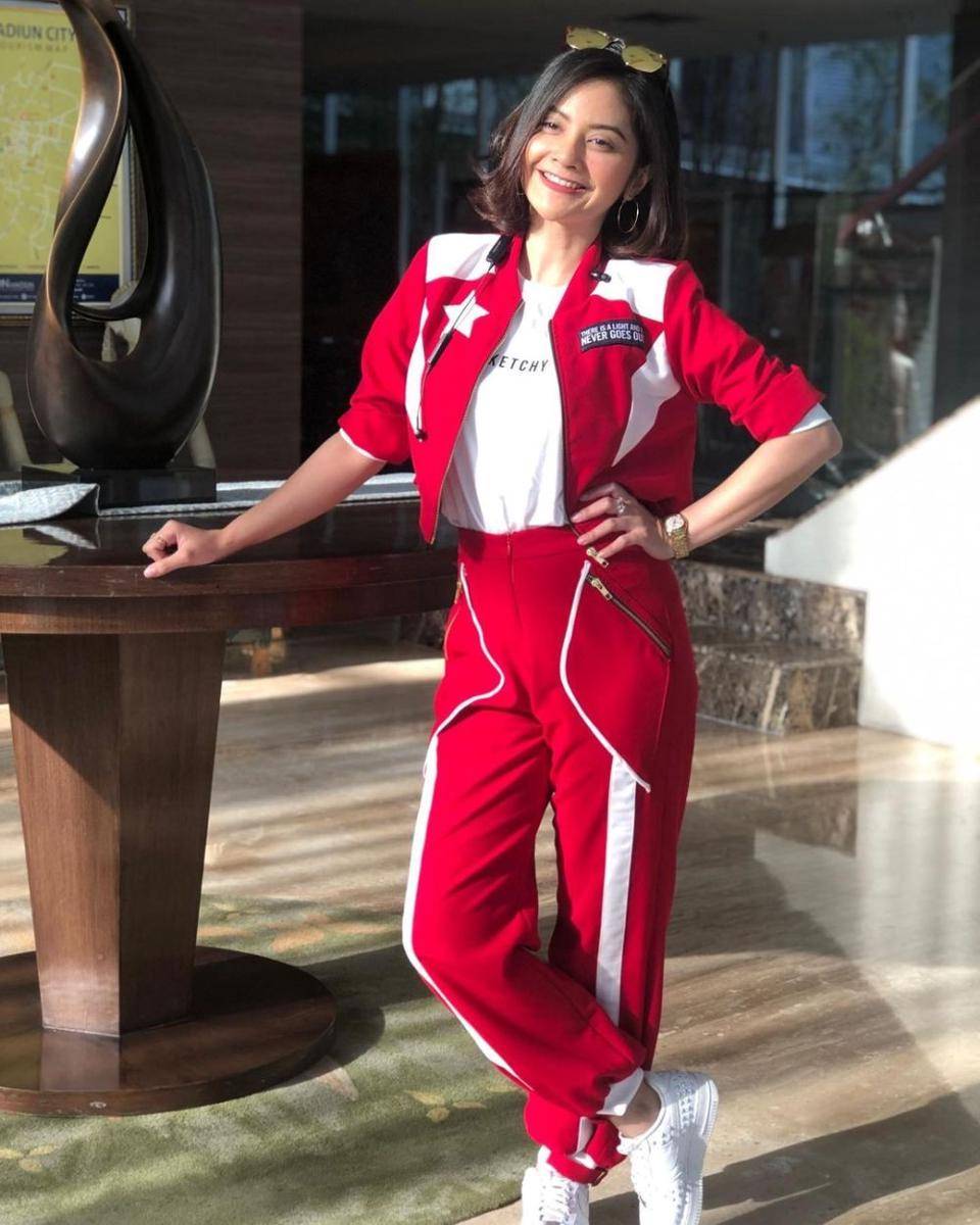 Gaya nyentrik Tiwi T2 (instagram.com/tentangtiwi)