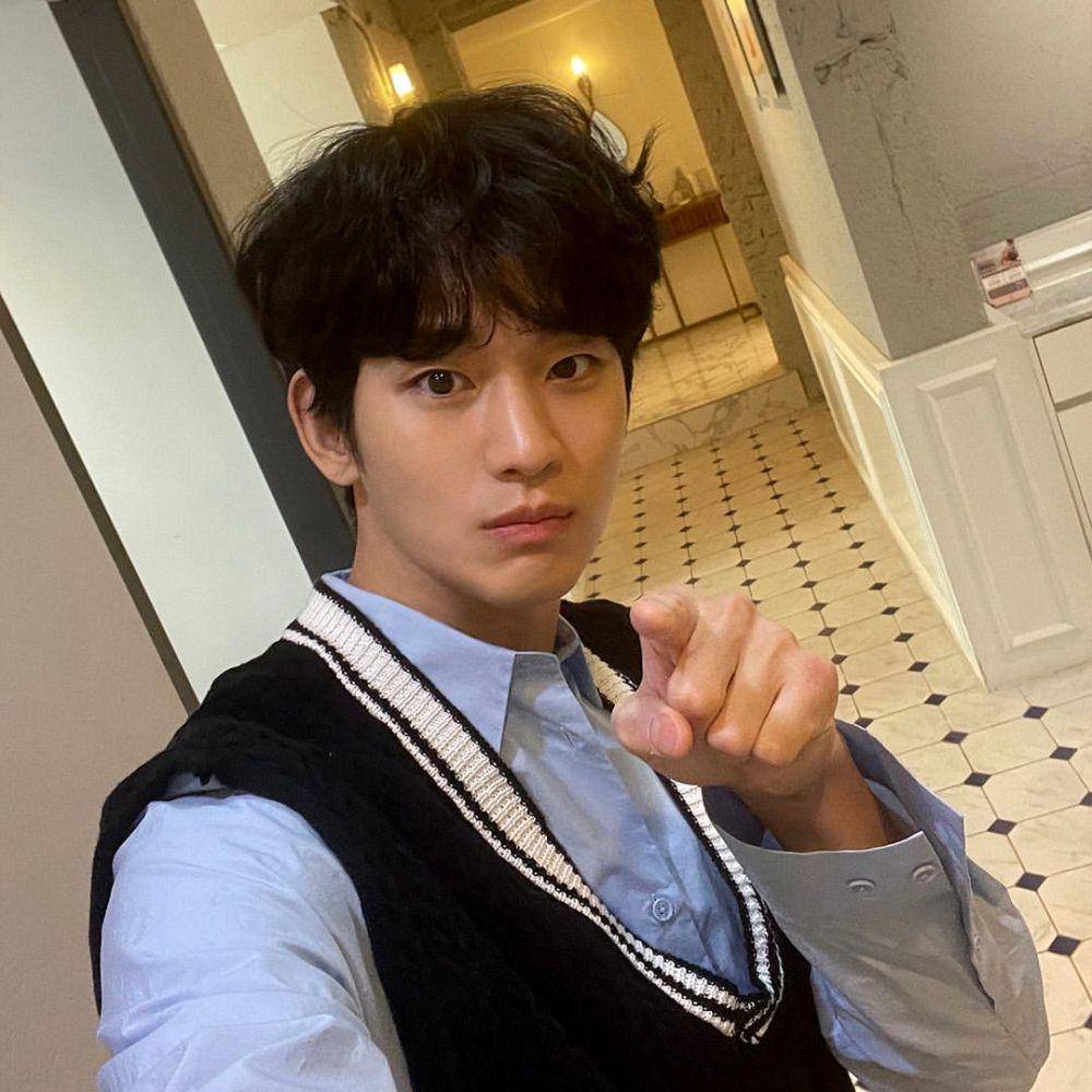Kim Soo Hyun (instagram.com/soohyun_k216)