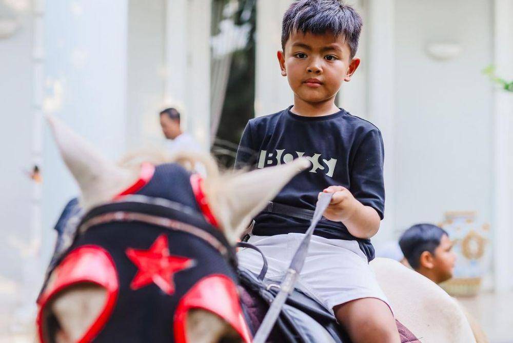 momen ulang tahun anak Nia Ramadhani (instagram.com/ramadhaniabakrie)