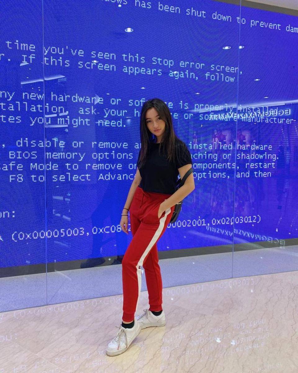 OOTD pakai long pants ala Megan Domani (instagram.com/megandomani1410)