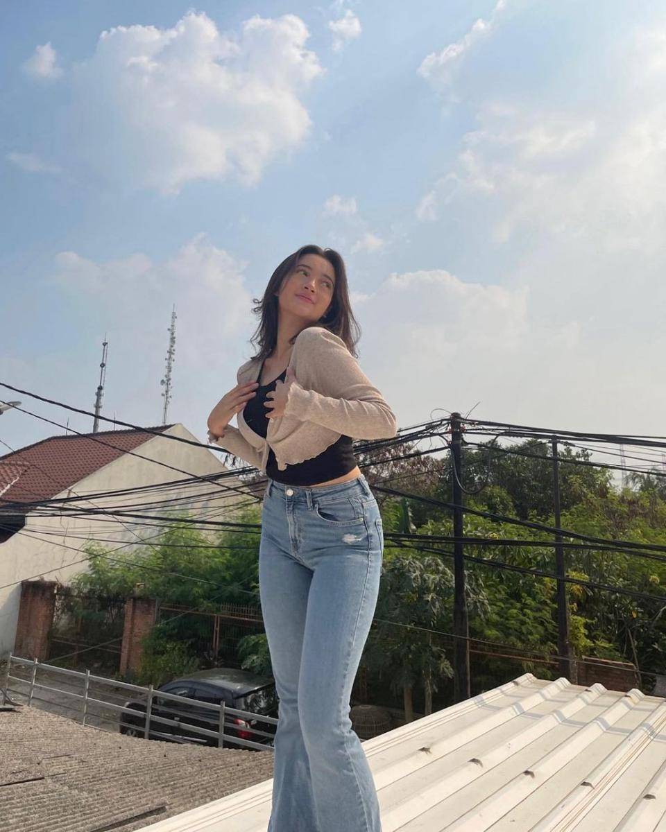 OOTD pakai long pants ala Megan Domani (instagram.com/megandomani1410)
