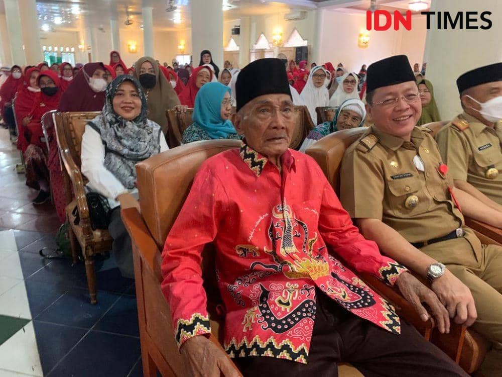 Berangkat Haji Usia 97 Tahun, Ini Rahasia Sehat Kakek Sunjani