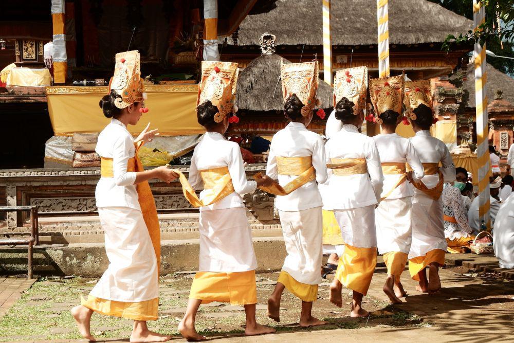 8 Rekomendasi Tari Rejang Kreasi untuk Piodalan Pura di Bali