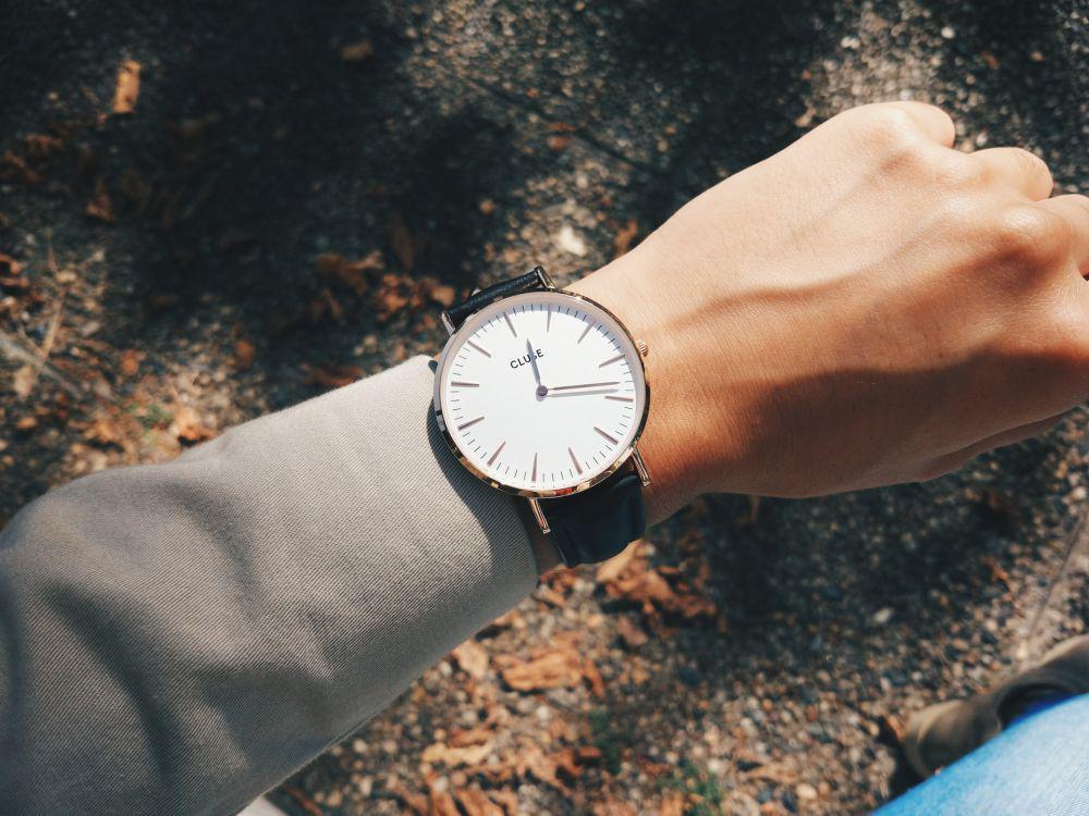 ilustrasi jam tangan (unsplash.com/Ana Azevedo)