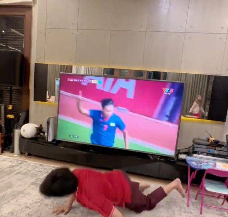 potret Atta Halilintar kena prank wasit final sepak bola SEA Games 2023 (instagram.com/attahalilintar)