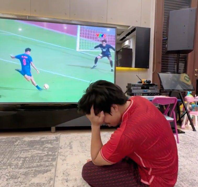potret Atta Halilintar kena prank wasit final sepak bola SEA Games 2023 (instagram.com/attahalilintar)