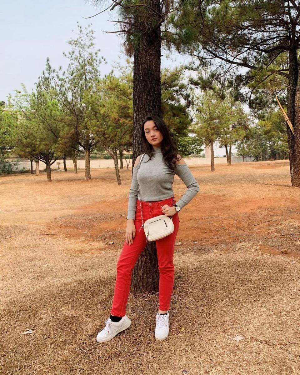 OOTD pakai long pants ala Megan Domani (instagram.com/megandomani1410)