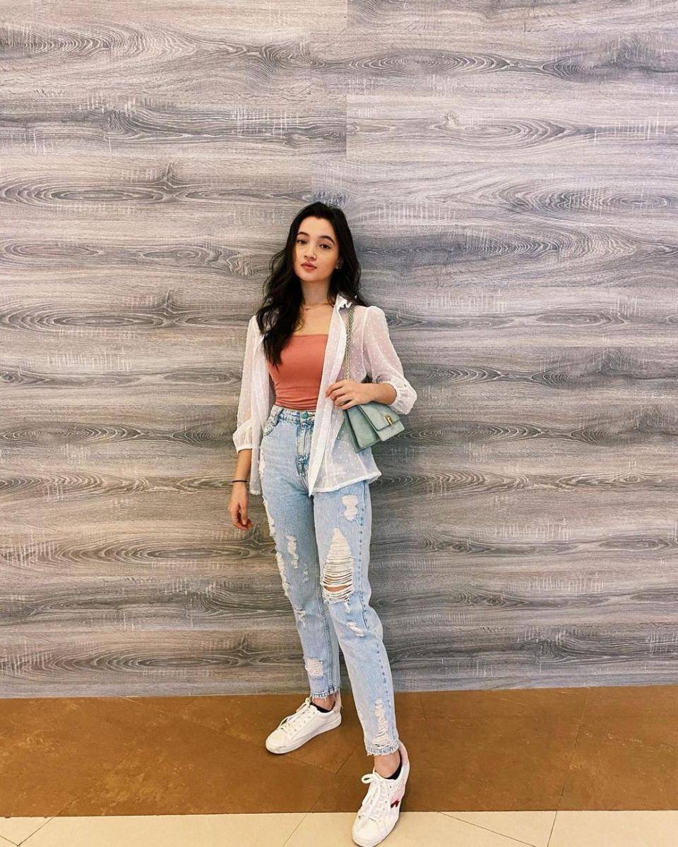 OOTD pakai long pants ala Megan Domani (instagram.com/megandomani1410)
