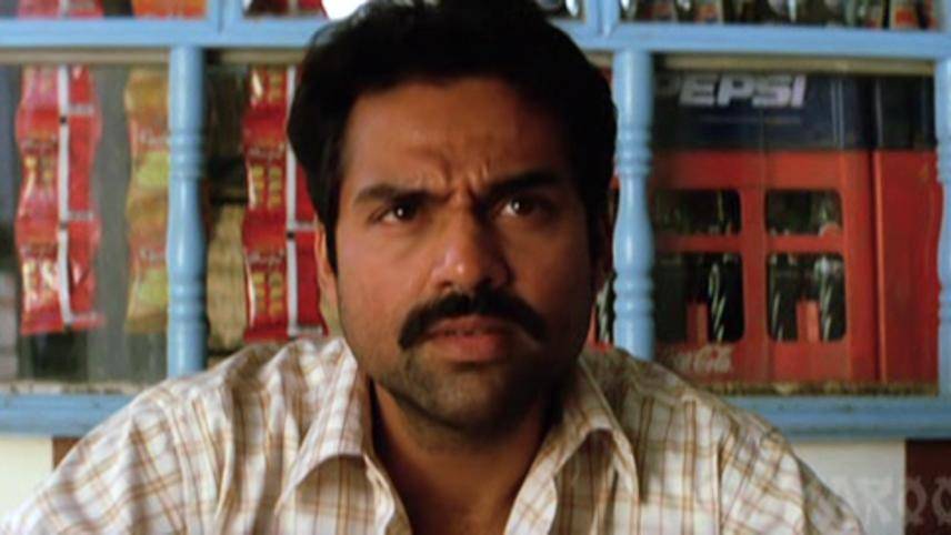 cuplikan film Manorama Six Feet Under (dok. Shemaroo Entertainment/Manorama Six Feet Under)