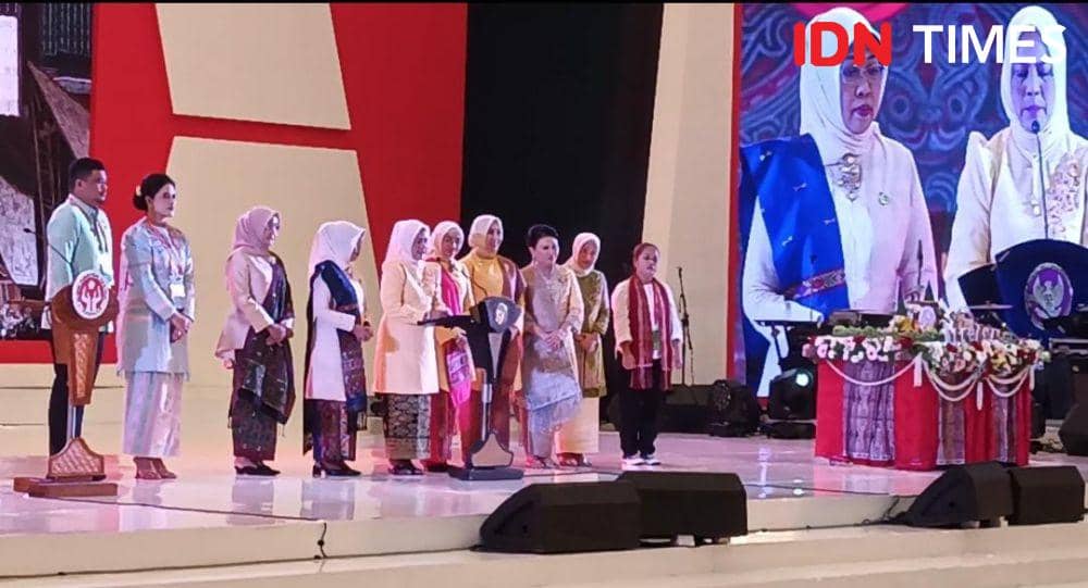Iriana Jokowi saat menghadiri HUT ke-43 Dekranasda (IDN Times/Masdalena Napitupulu)