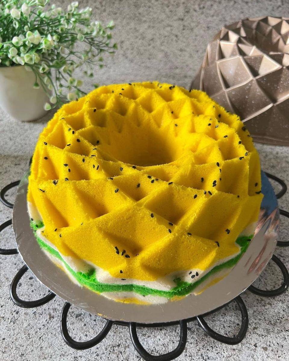 Bolu kukus putih telur (instagram.com/ernibryan)