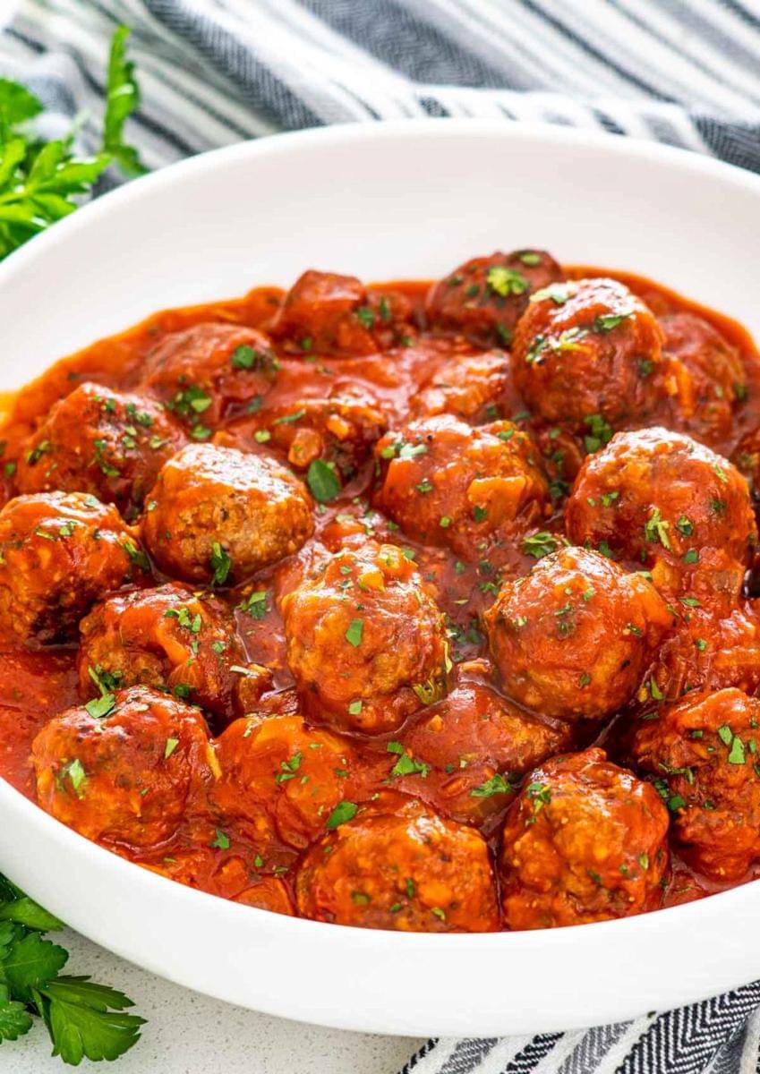 Ilustrasi bola daging bumbu balado (jocooks.com)