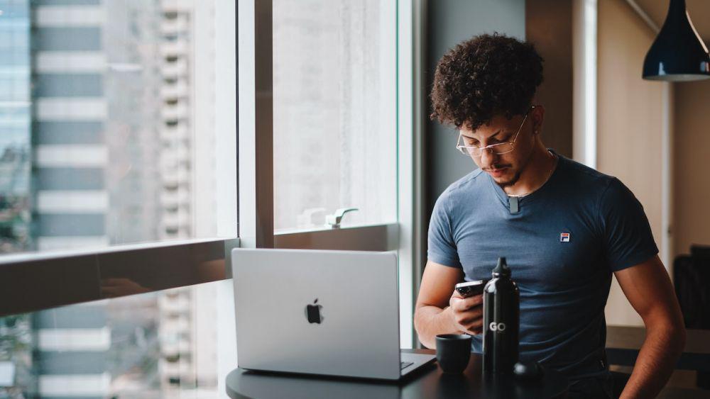 Kesedihan Kehidupan Modern: Tantangan Emosional di Era Digital