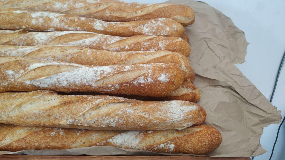 ilustrasi roti baguette (unsplash.com/@sergich)