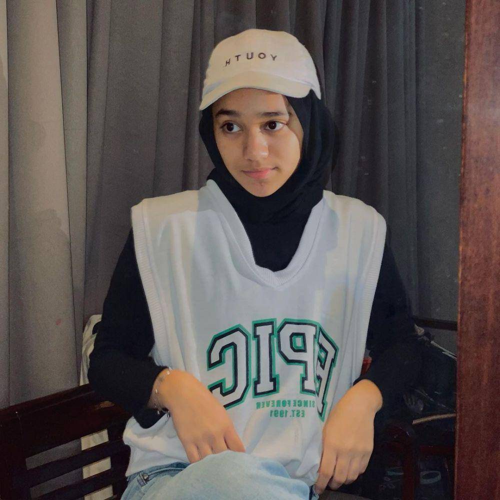 potret OOTD vest Nabila Taqiyyah (instagram.com/Nabila Taqiyyah)