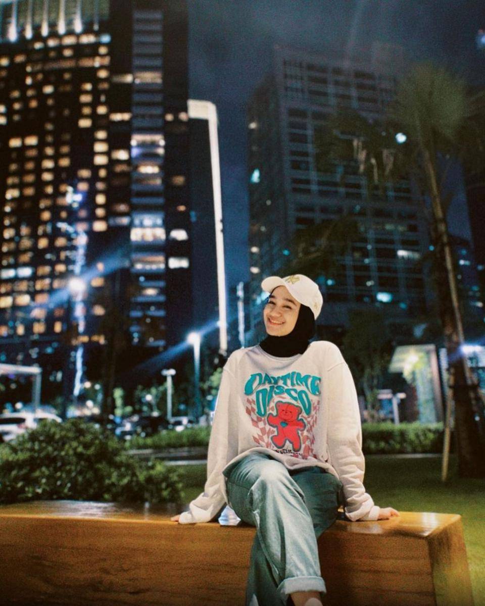 potret gaya OOTD Nabila Taqiyyah di malam hari (instagram.com/Nabila Taqiyyah)