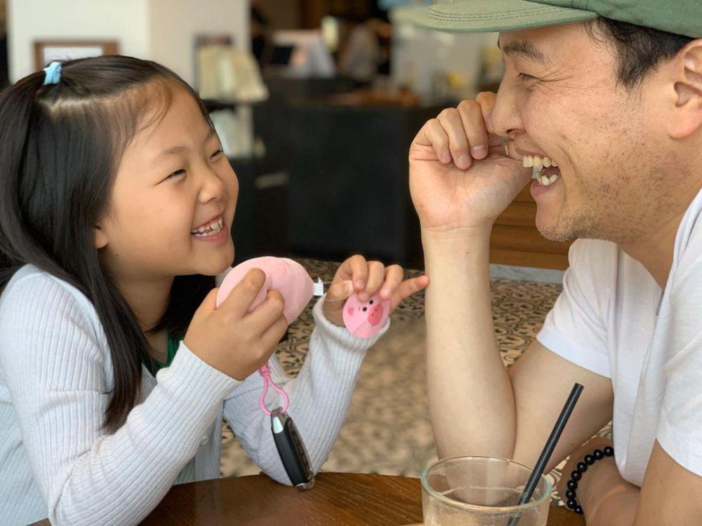 Jung Woong In dan anak (instagram.com/jiiiiiiiiiiiiiiiiiiiiin)