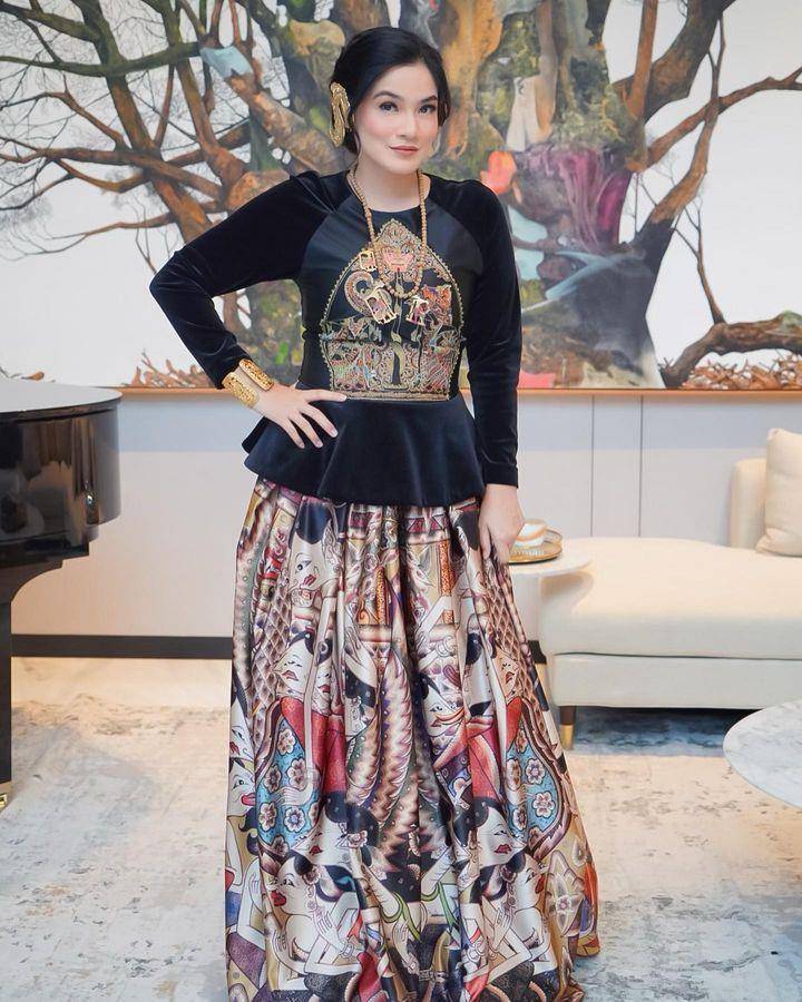 Dress Titi Kamal (instagram.com/titi_kamall)
