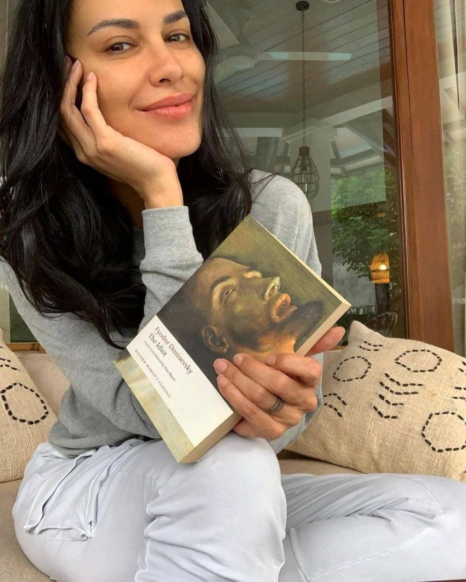 rekomendasi buku Sophia Latjuba (instagram.com/@sophia_latjuba88)