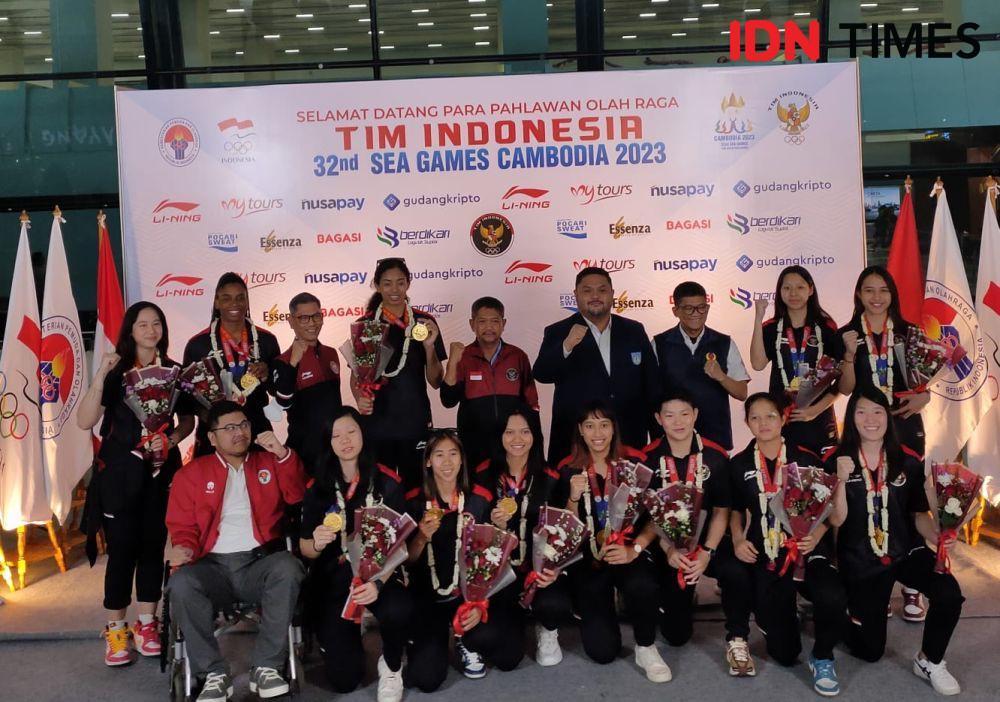 Timnas basket putri Indonesia tiba di Bandara Soekarno Hatta, Rabu (17/5/2023). (IDN Times /Tino).
