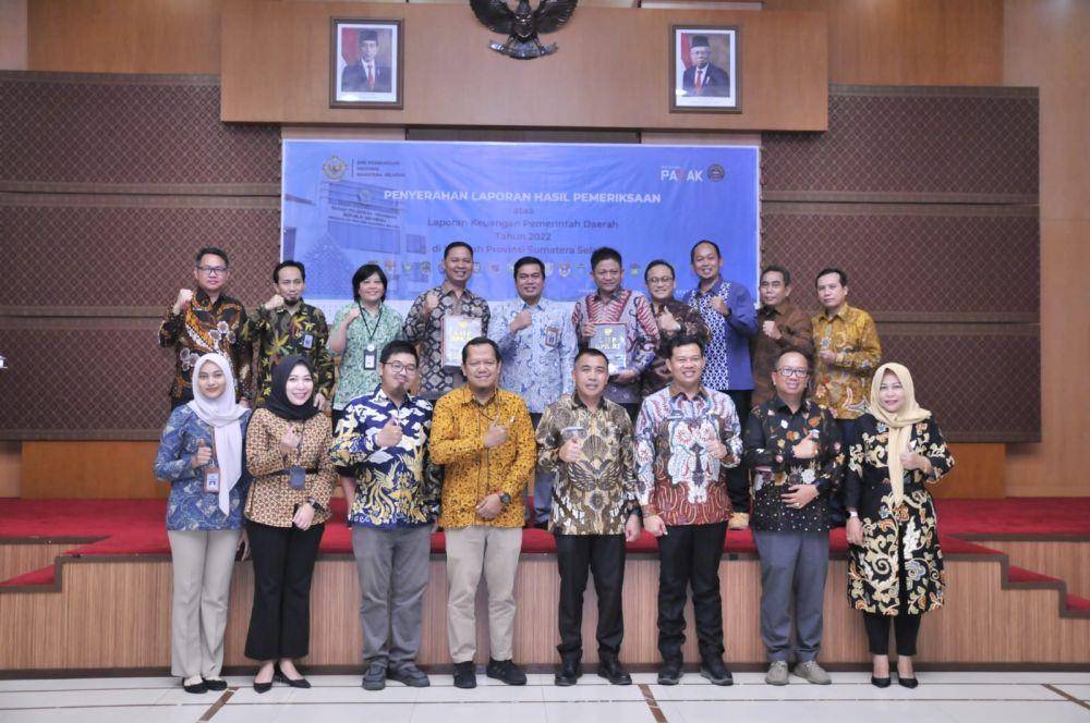 Pemerintah Kabupaten OKU Timur kembali meraih dan mempertahankan opini Wajar Tanpa Pengecualian (WTP) 11 kali berturut-turut atas Laporan Hasil Pemeriksaan (LHP) Keuangan Pemerintah Daerah (LKPD) 2022. (Dok. Humas Pemkab OKU Timur)