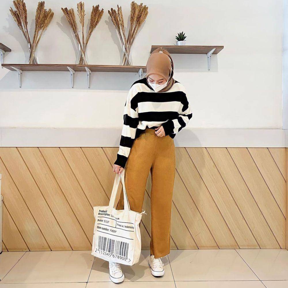 padu padan outfit dengan knitwear ala Adzara Afifah (instagram.com/adzraafifah)