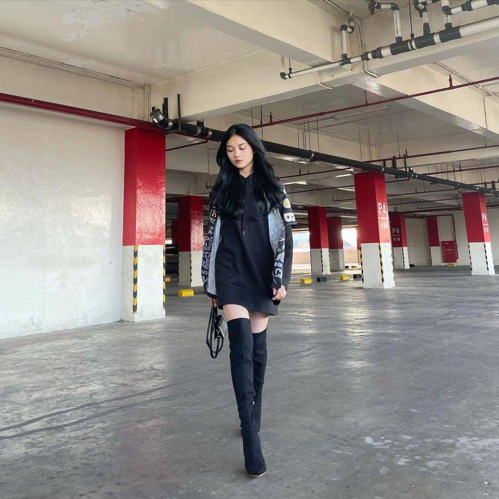 Pilihan outfit untuk gaya ala skena (instagram.com/adindaakm)