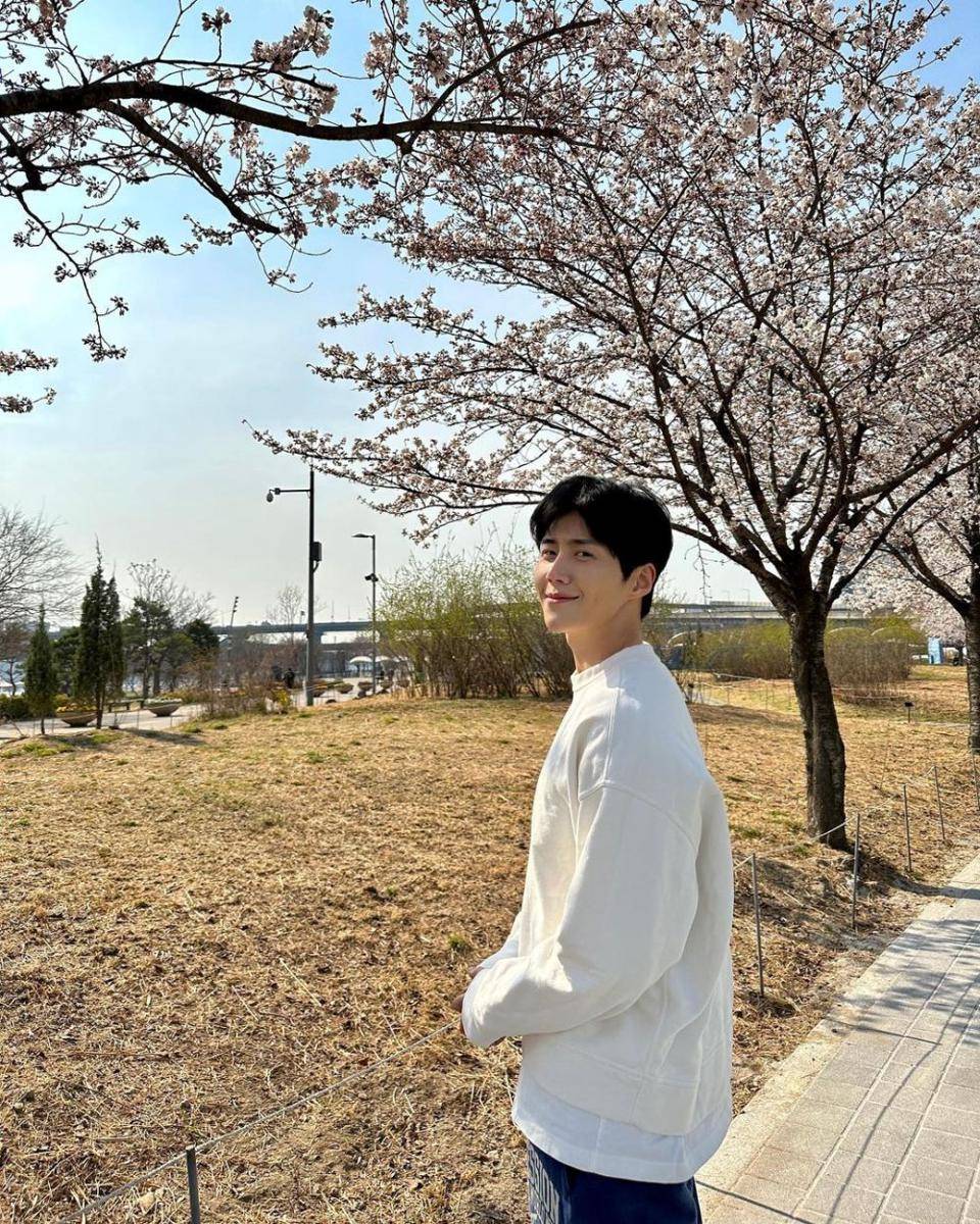 Kim Seon Ho (instagram.com/seonho__kim)
