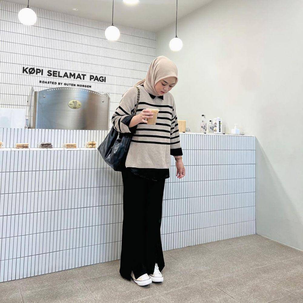 padu padan outfit dengan knitwear ala Adzara Afifah (instagram.com/adzraafifah)