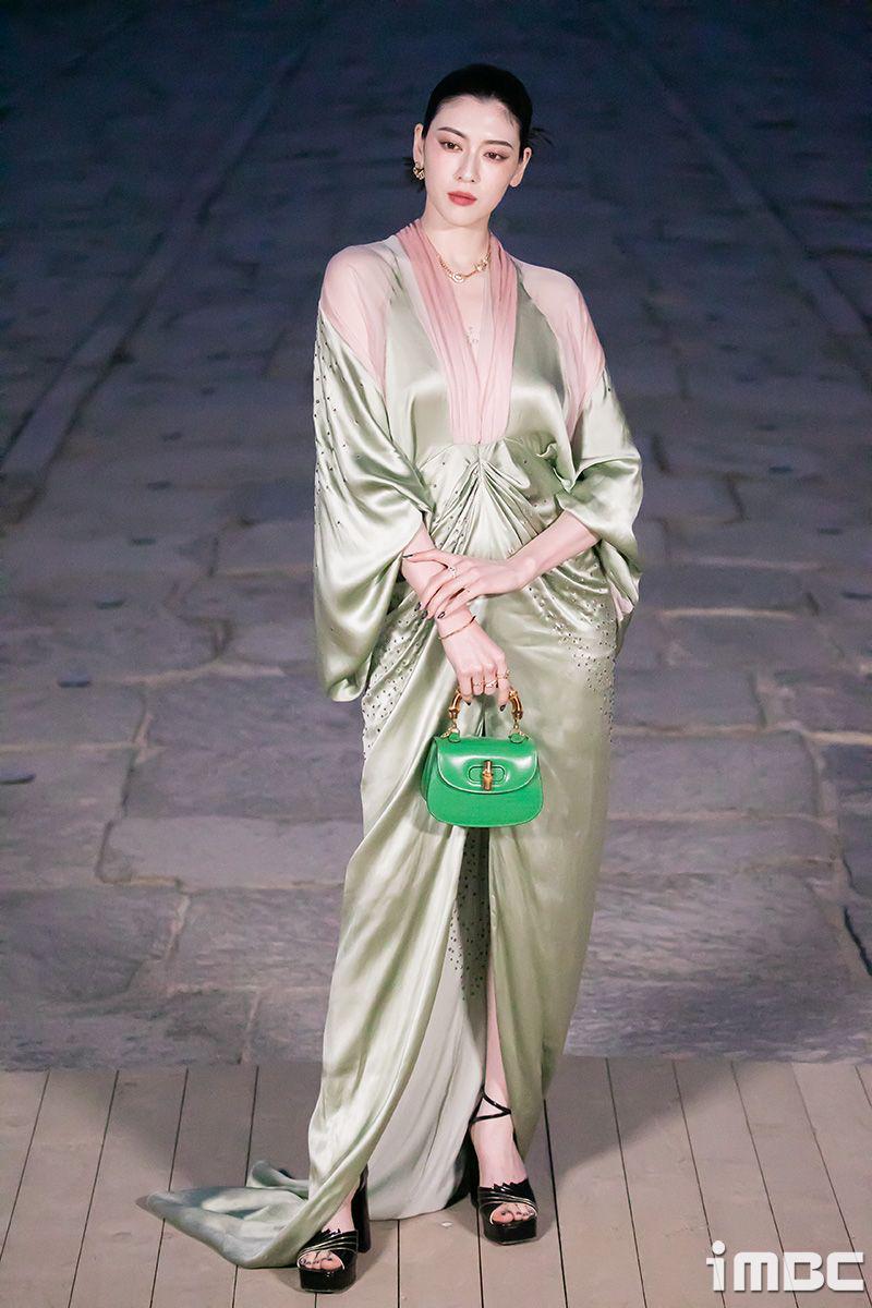 potret Ayaka Miyoshi di Gucci Cruise 2024 (dok. iMBC)