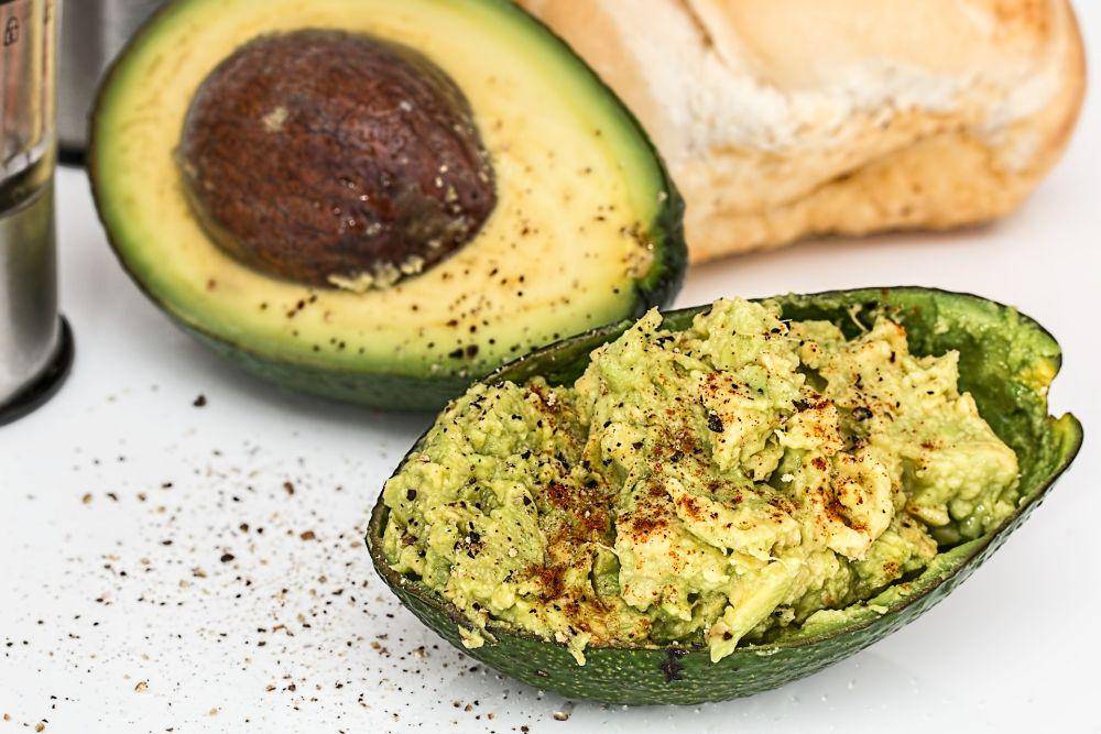 ilustrasi guacamole dan alpukat (pixabay.com/Steve Buissine)