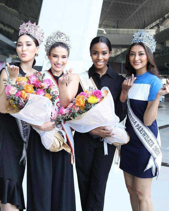 Potret Kedatangan Luma Russo, Miss Charm 2023 dan Lalela Mswane, Miss Supranational 2022 ke Indonesia (Instagram.com/officialputeriindonesia)