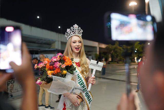 Potret Kedatangan Jasmin Selberg, Miss International 2022 ke Indonesia (Instagram.com/officialputeriindonesia)