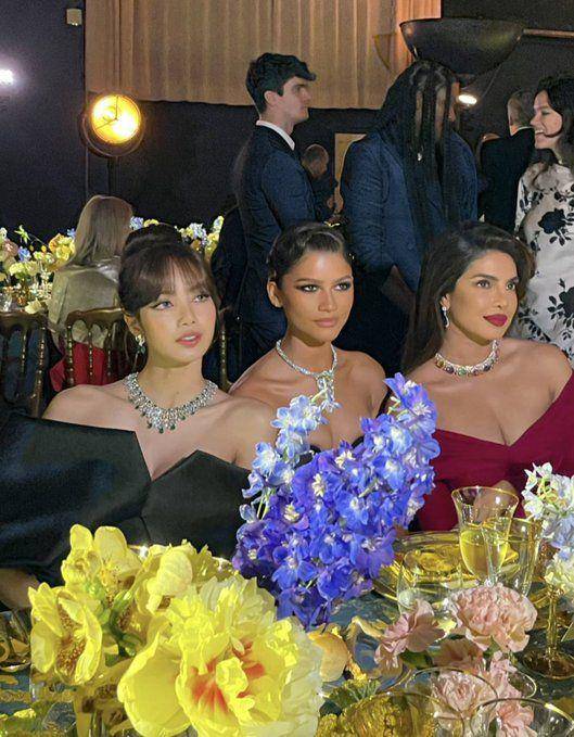 potret Lisa BLACKPINK dan Zendaya di BVLGARI’s Mediterranea Event (twitter.com/BLACKPINKBRASIL)