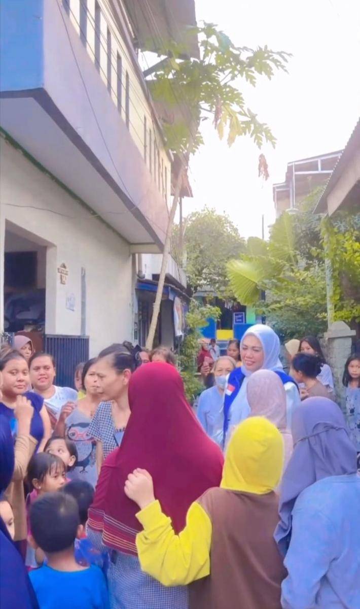 potret Elly Sugigi blusukan ke dapil (instagram.com/ellysugigi_real_)