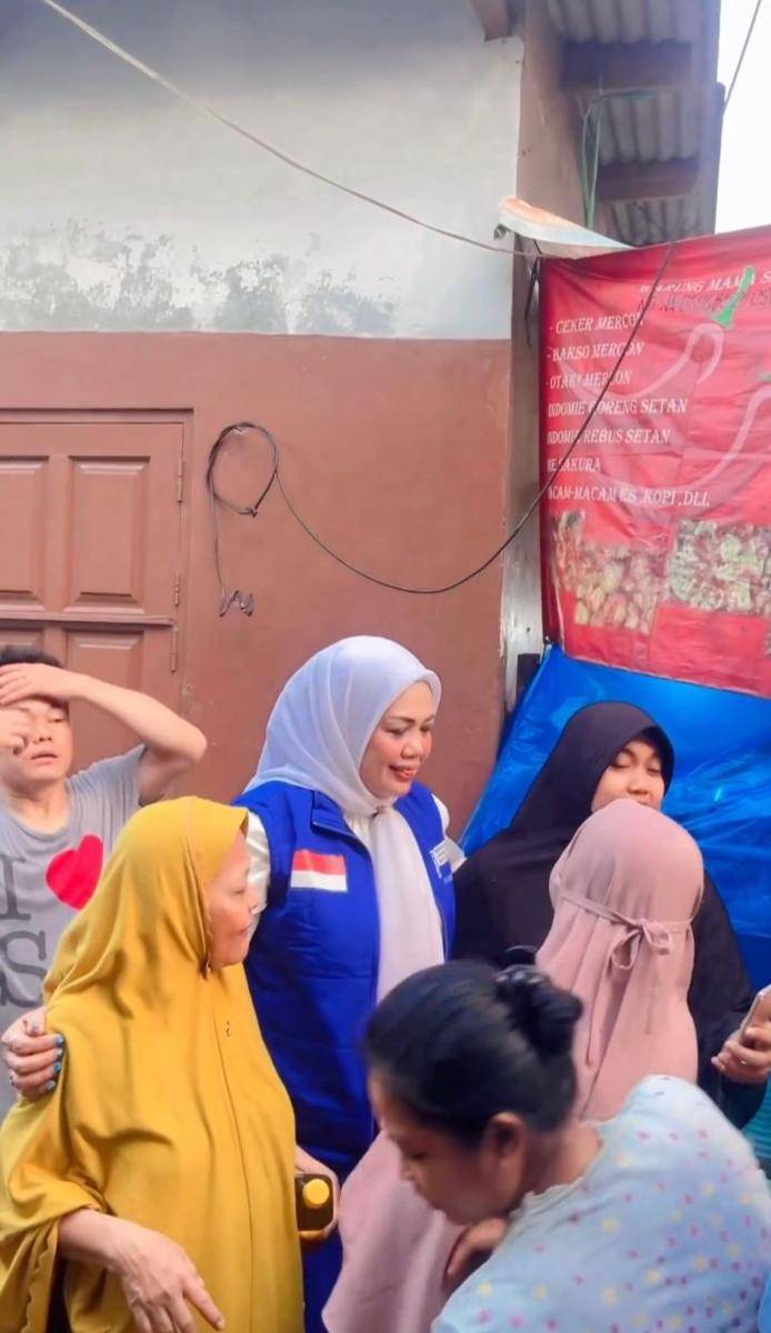potret Elly Sugigi blusukan ke dapil (instagram.com/ellysugigi_real_)