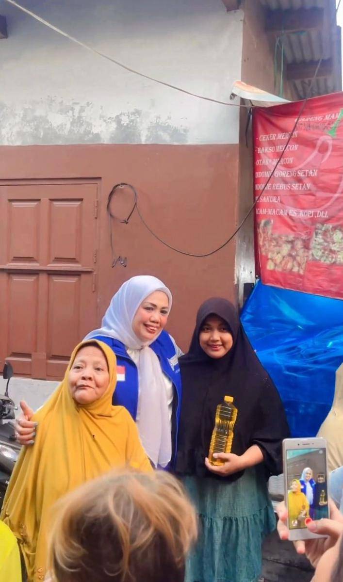 potret Elly Sugigi blusukan ke dapil (instagram.com/ellysugigi_real_)