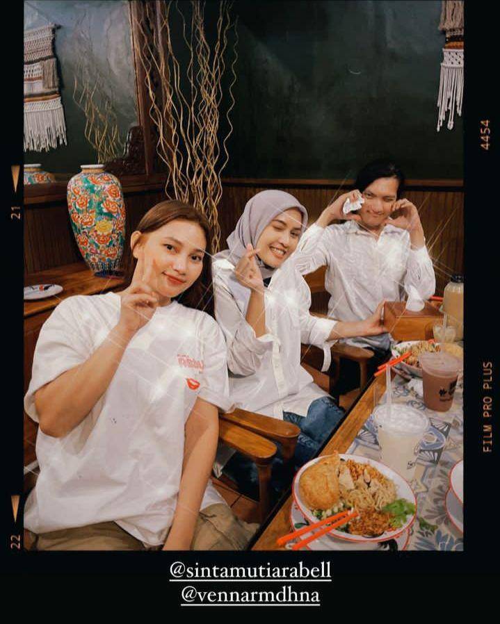 potret keluarga di ultah Indah Permatasari (instagram.com/indahpermatas)