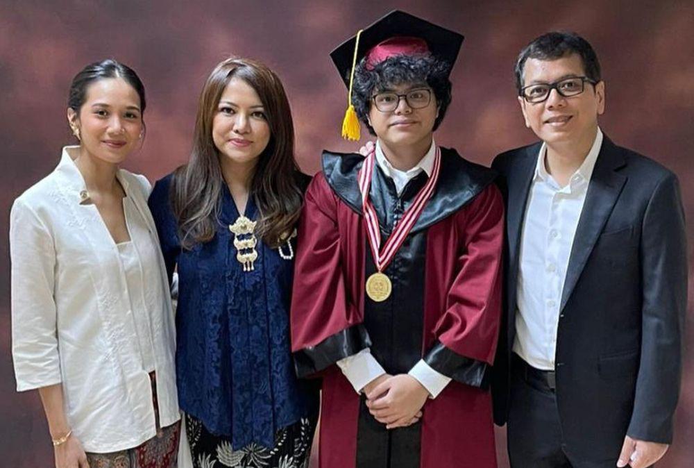 7 Potret Wisuda SMA Sultan Saladyne, Anak Wina Natalia dan Wishnutama