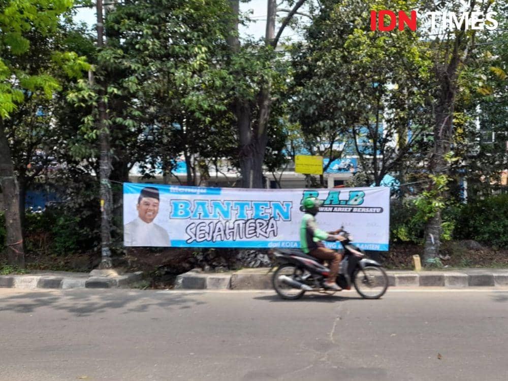 Spanduk Dukung Arief Wismansyah Cagub Banten Bertebaran di Tangerang