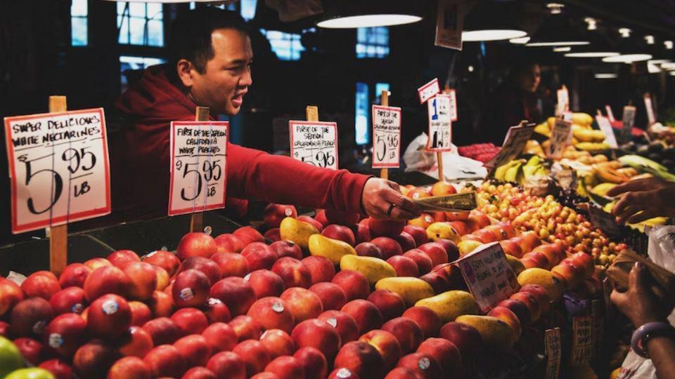 ilustrasi penjual buah (unsplash.com/Tim Mossholder)