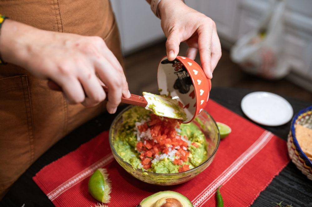 ilustrasi guacamole (pexels.com/Photo by RDNE Stock project)