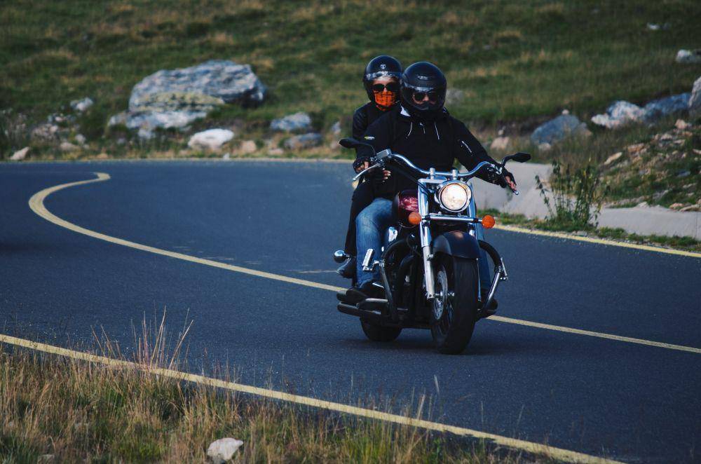 ilustrasi traveling dengan motor (unsplash.com/@rowalk)