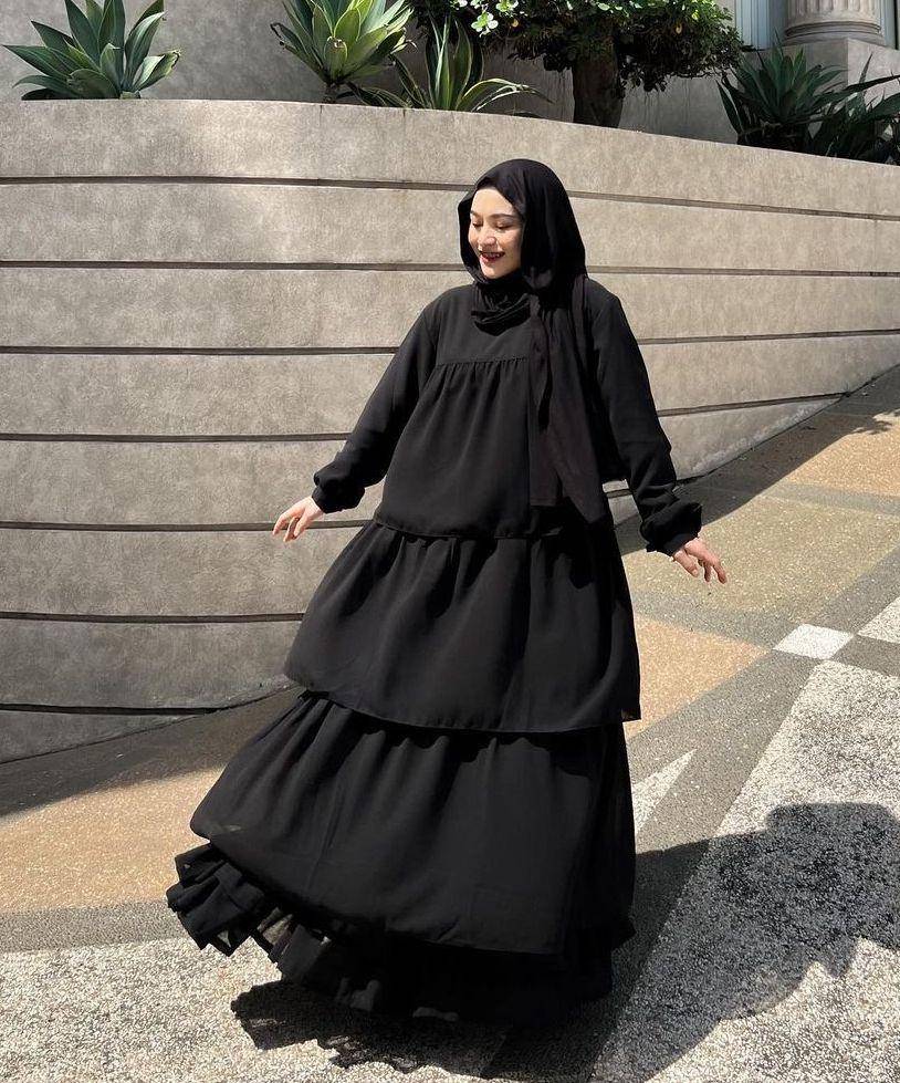 Dress hijab kondangan (instagram.com/chichiiannisa)