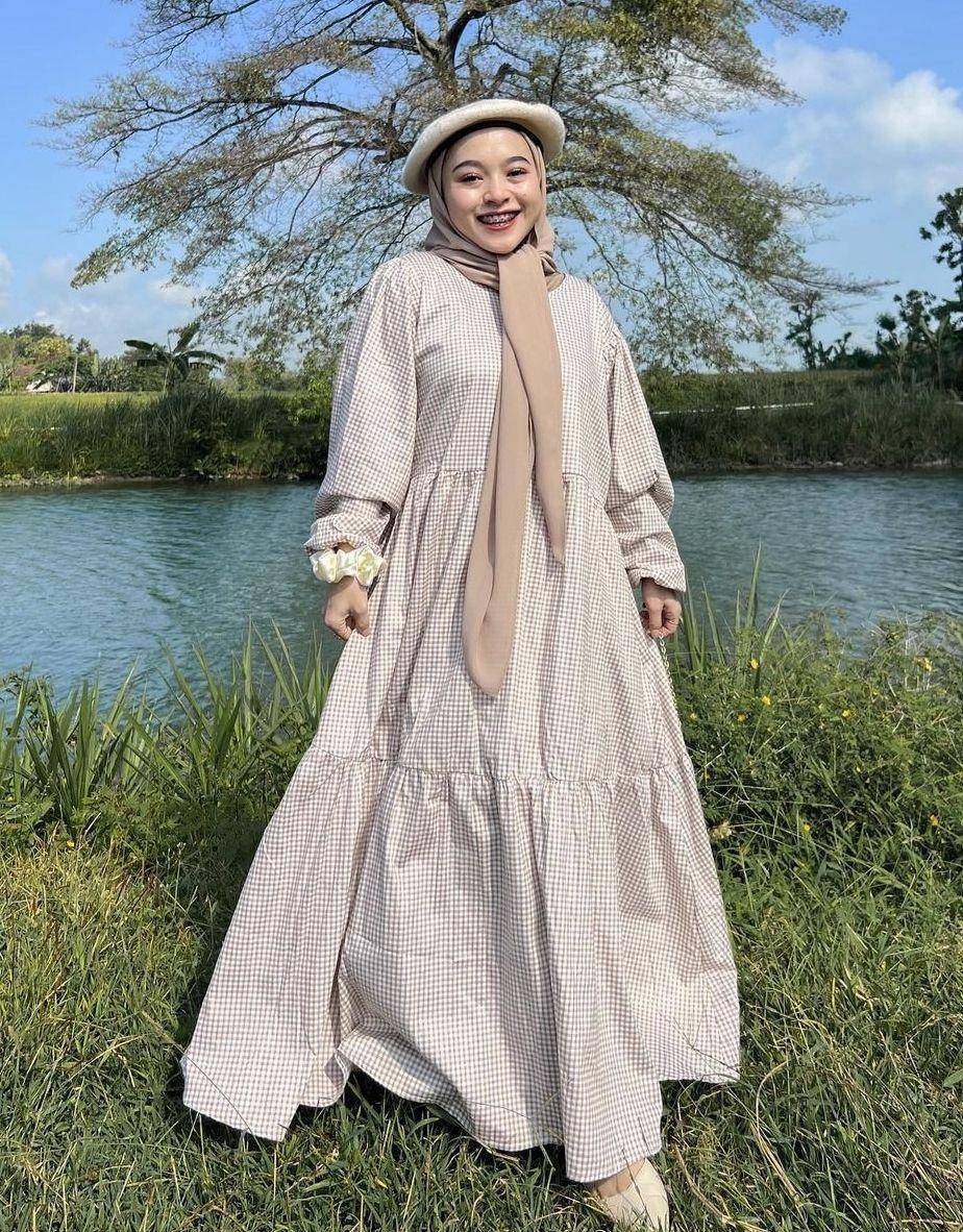 Dress hijab kondangan (instagram.com/chichiiannisa)