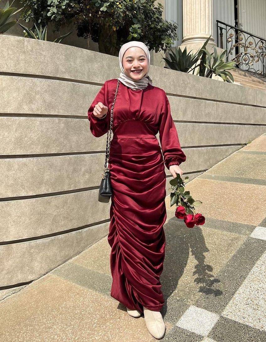 Dress hijab kondangan (instagram.com/chichiiannisa)