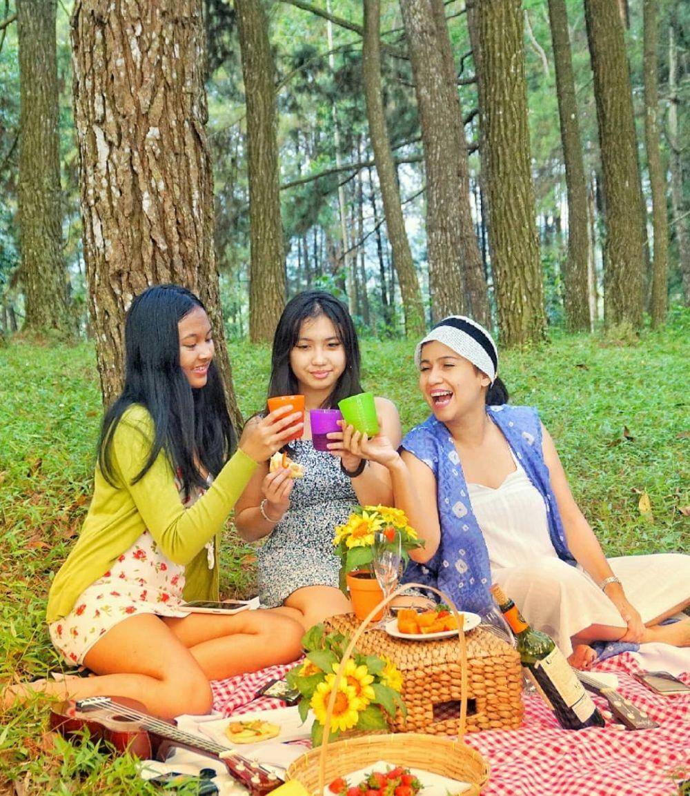 Piknik di Bukit Baros Sukabumi