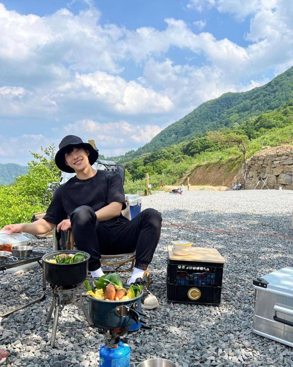 Gaya busana Woo Do Hwan (instagram.com/wdohwan)